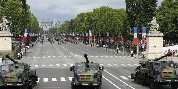 Macron, ilk defa Ukrayna’ya tanksavar füze ve top sevk edildiğini duyurdu