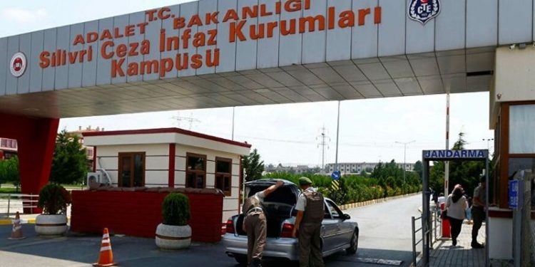 Mahkumları intihara sürükleyen gardiyanlar hala iş başında