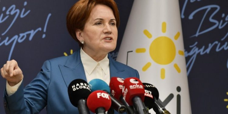 Meral Akşener'den 6'lı masa açıklaması: 'O masada HDP olsa biz olmayız'