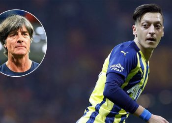 Mesut Özil'in geleceği Joachim Löw'e bağlı