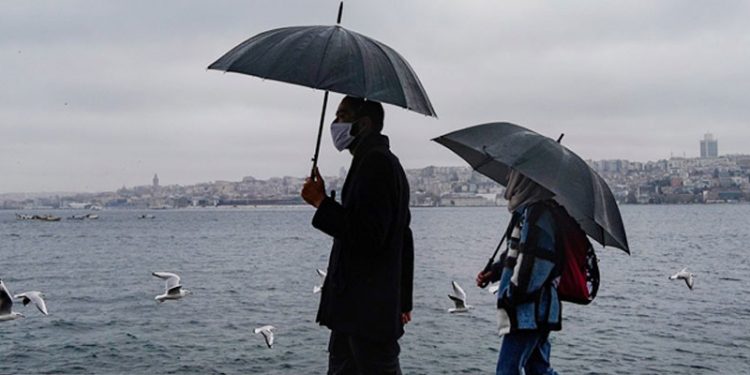 Meteoroloji'den İstanbul ve Ankara dahil birçok il için kuvvetli sağanak uyarısı: Suriye kaynaklı toz taşınımı bekleniyor