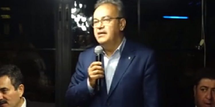 Mikrofon açık unutuldu: MKYK üyesinden AKP’li Başkana ‘dangalak’ çıkışı