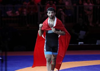 Milli güreşçi Murat Fırat'tan altın madalya!