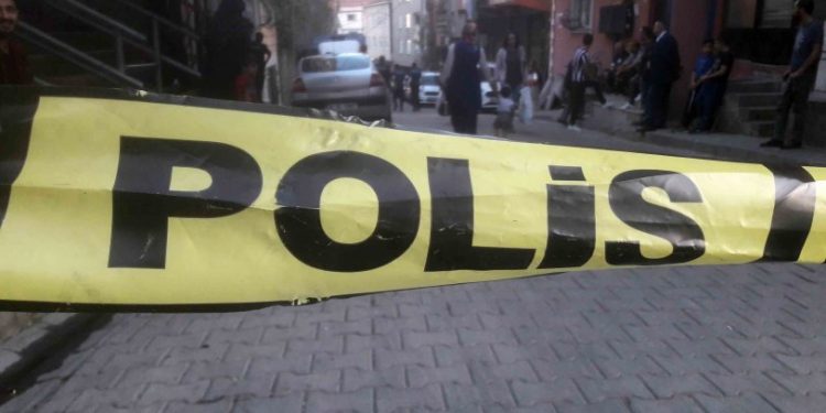 Misafirini eşiyle uyuduğu odada görünce öldürdüğünü savundu: 'Bakışlarıyla taciz ediyordu'