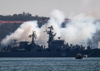 Moskova kruvazörü battı!