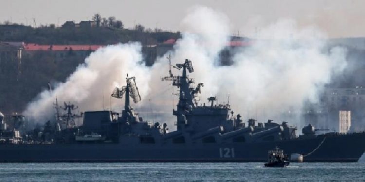 Moskova kruvazörü battı!