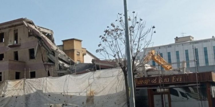 Musa Anter müdürlük yapmıştı: Turistik Palas Otel'in yıkımı başladı