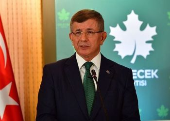 Müşteki listesindeki Davutoğlu Gezi kararlarını eleştirdi