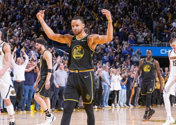 NBA’de Golden State Warriors ve Milwaukee Bucks yarı finale yükseldi