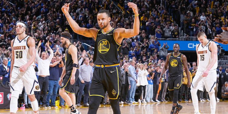 NBA’de Golden State Warriors ve Milwaukee Bucks yarı finale yükseldi