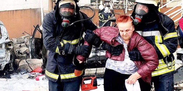 Odessa’da bombardıman sonrası kurtarma çalışmaları sürüyor