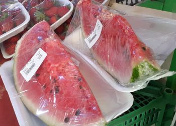 Osmaniye'de market çalışanı: Karpuzu dilim dilim satıyoruz