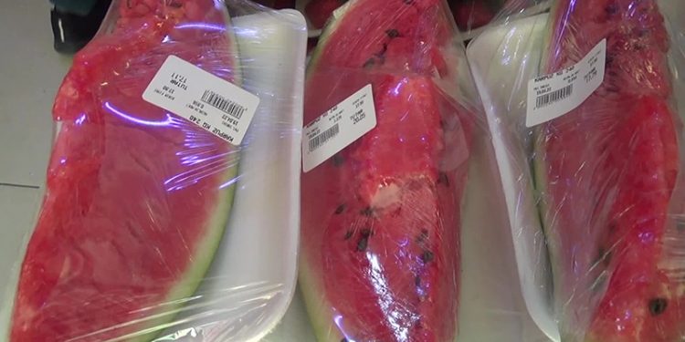 Osmaniye'de market çalışanı: ‘Karpuzun tamamı 250 TL'ye tekabül ediyor, dilim dilim satıyoruz’