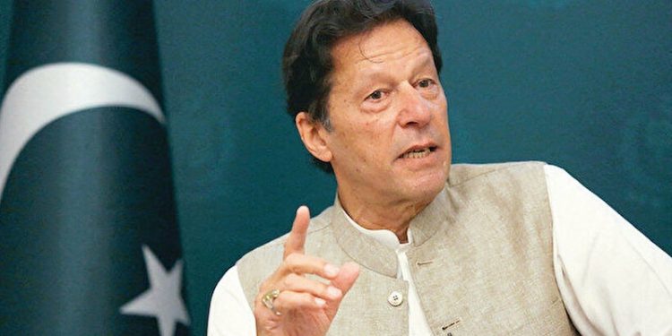 Pakistan Başbakanı Khan güven oylamasıyla düşürüldü; 'ABD komplosu' dedi