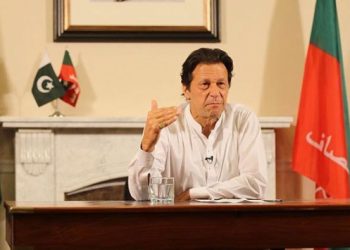 Pakistan'da Başbakan İmran Han g&uuml;venoyu alamadı, h&uuml;k&uuml;met d&uuml;şt&uuml;