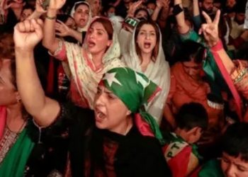 Pakistan'da görevden alınan Başbakan İmran Han'ın destekçileri protesto gösterileri düzenlendi