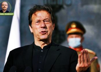 Pakistan’da tarih bir kez daha tekerrür etti