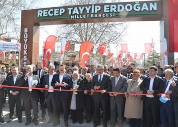 Pandemide açlıkla sınan halka IBAN verip para toplayan iktidar, millet bahçelerine milyonlar harcıyor