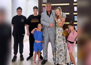 Peker’den uzun bir aradan sonra aile fotoğrafı: ‘Yıkıldı, bitti diyenlere inat…’