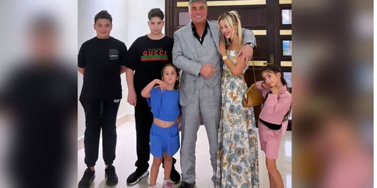 Peker’den uzun bir aradan sonra aile fotoğrafı: ‘Yıkıldı, bitti diyenlere inat…’