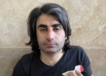 Polis adliye içinde avukata saldırdı