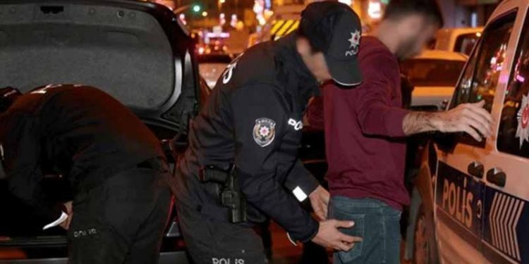 Polisin arama yetkisine kısmi kısıtlama: Yazılı emir olmadan üst ve araç araması yapılamayacak