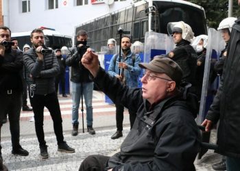 Polisin yere düşürdüğü HDP’li Piroğlu’na soruşturma açıldı