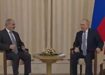 Putin ile Paşinyan bir araya geldi