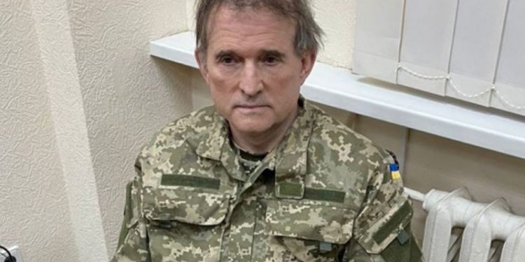 Putin, kızının vaftiz babasıydı: Kremlin'in Ukrayna'daki en yakın müttefiki Medvedçuk, "yıldırım operasyonuyla" yakalandı