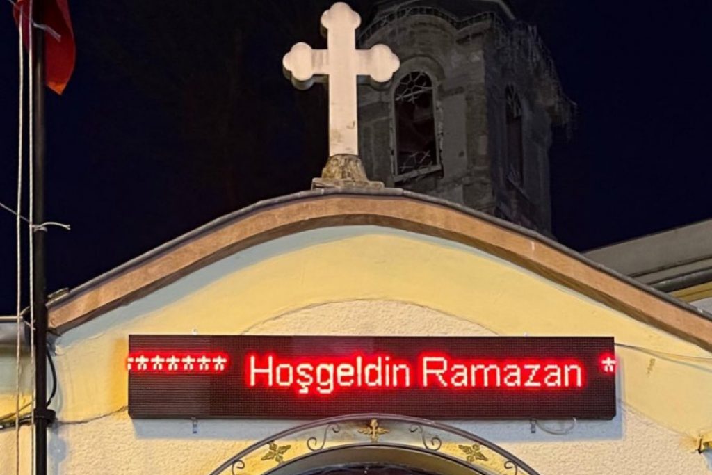 Ramazan’ı “dijital tabeladan” kutlama zorunluluğu dönemi