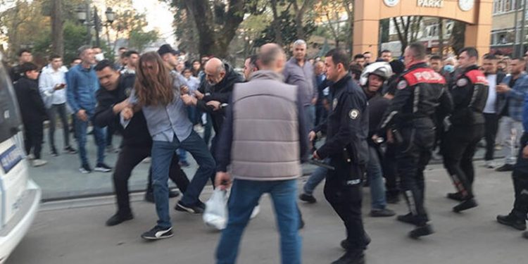 'Ramazanda alkol içemezsiniz' tartışması kavgaya dönüştü; 3 gözaltı