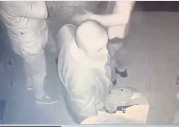 Restoranda para çalarken görüntülenen Metin Özkan: Para değil puro aldım