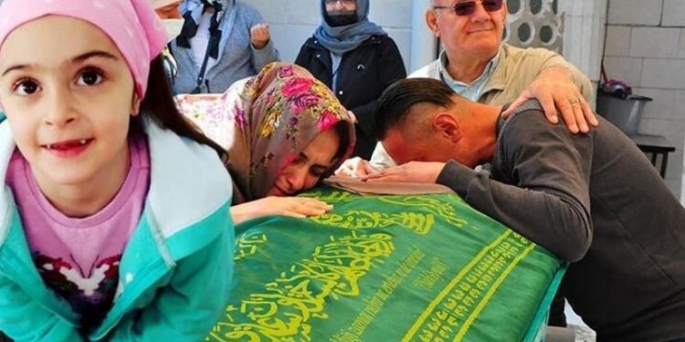 Restorandaki yemek sonrası ölen Ece'nin kardeşi Ege de yoğun bakımda