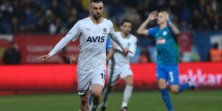 Rize'de hat-trick yapan Serdar Dursun tarihe geçti