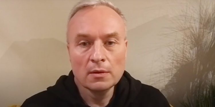 Rus oligarkın bankasının başkan yardımcısı, Rusya'dan ayrılıp Ukrayna için savaşmaya başlamış!