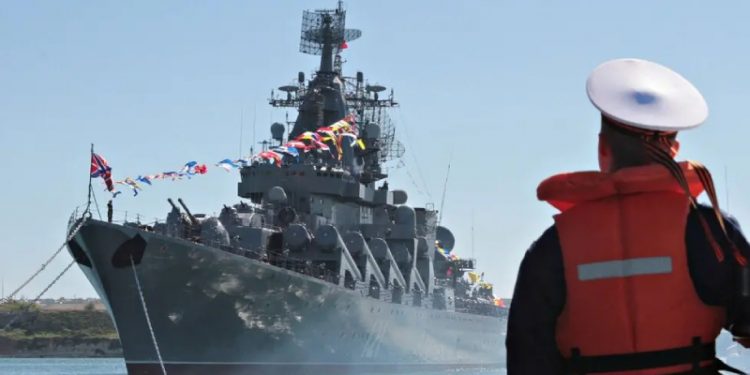 Rusya doğruladı: Amiral gemisi Moskva, Karadeniz'de battı!