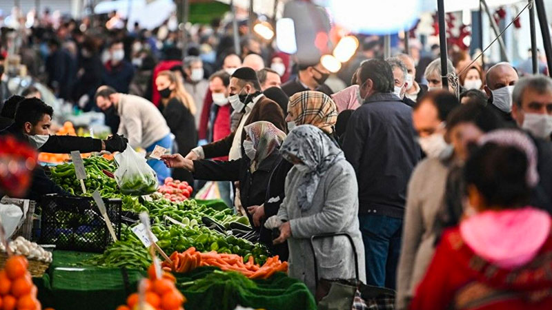 Sabah yazarı Övür: Fahiş fiyat meselesine artık bir neşter atılmalı, siyasileri bile tehdit eden bir gıda terörü söz konusu