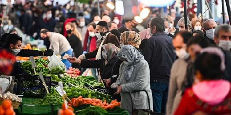 Sabah yazarı Övür: Fahiş fiyat meselesine artık bir neşter atılmalı, siyasileri bile tehdit eden bir gıda terörü söz konusu