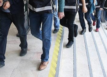 Sahte evrakla oturum izni düzenleyenlere operasyon: 5 gözaltı