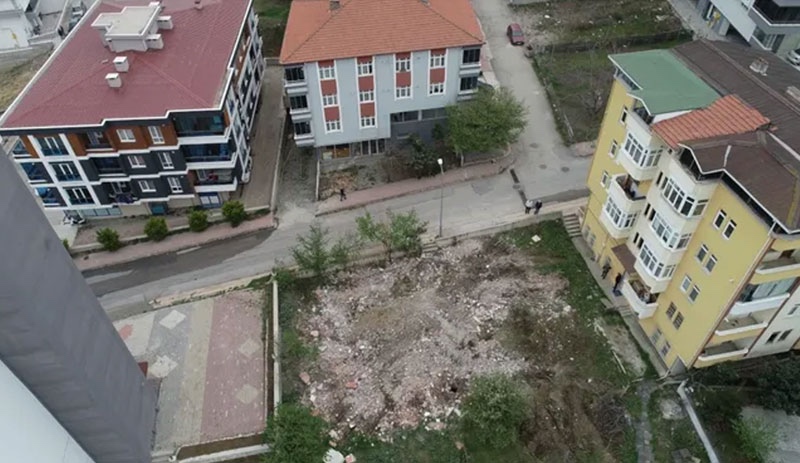 Samsun'da kepçe operatörü adresi karıştırınca başka binayı yıktı