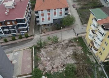 Samsun'da kepçe operatörü adresi karıştırınca başka binayı yıktı