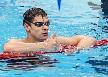 Savaş yanlısı mitinge katılan olimpiyat şampiyonu Rus yüzücüye 9 ay men cezası