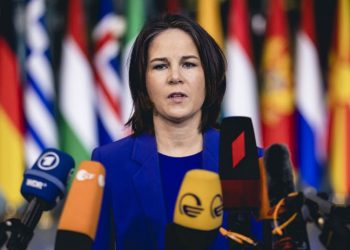 Scholz, Dışişleri Bakanı Baerbock'u NATO toplantısından Berlin'e geri çağırdı