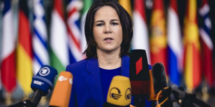 Scholz, Dışişleri Bakanı Baerbock'u NATO toplantısından Berlin'e geri çağırdı