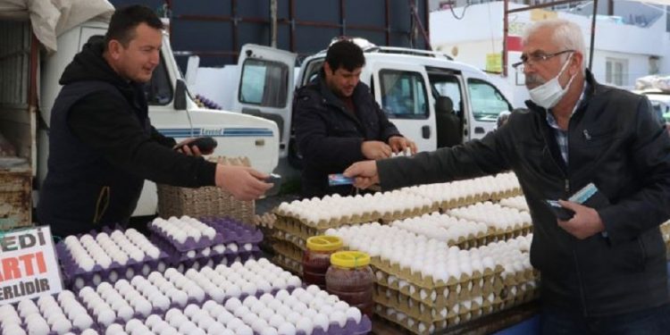 Semt pazarlarında ‘kredi kartı’ ile alışveriş dönemi başladı