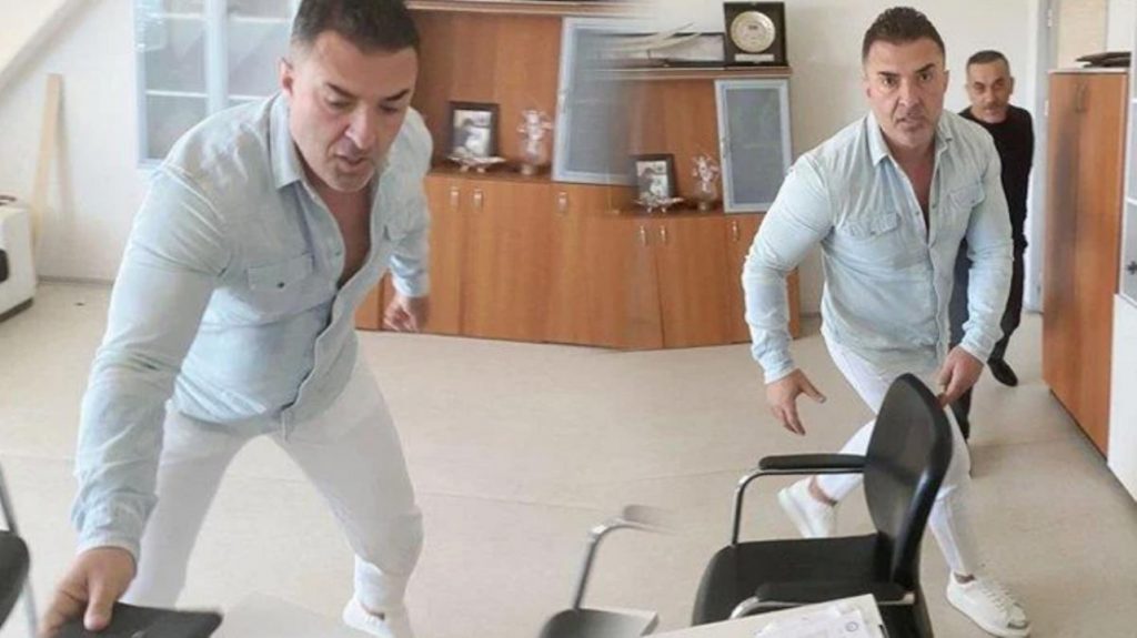 Ses kayıtları çıktı: Dekan, profesöre ‘imitasyon kılıçla’ ile saldırmış