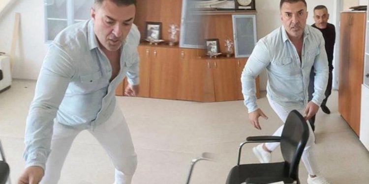 Ses kayıtları çıktı: Dekan, profesöre ‘imitasyon kılıçla’ ile saldırmış