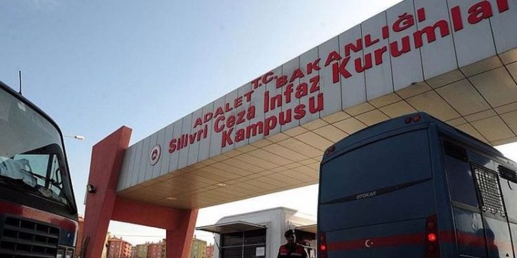 Silivri’de yaşamını yitiren tutuklunun cenazesi ailesine gösterilmedi, bir kişi de yoğun bakımda