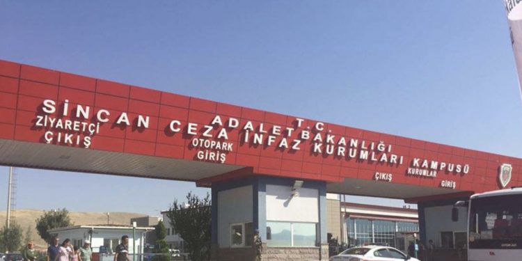 Üst rütbeli askerlerin neden cezaevi değişti: Rus sevdası erken mi bitti?