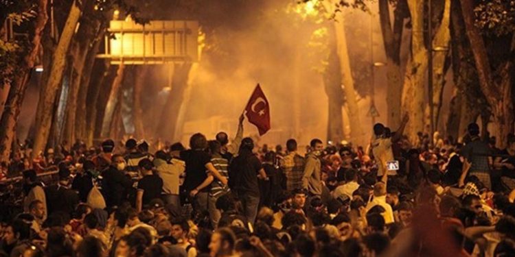 Sinemacılar: 'Bir korku imparatorluğu kurmak adına girişilen hukuksuzluğa seyirci kalmayacağız'